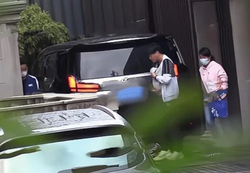奚梦瑶二胎产女首现身,身材好状态佳,入住人均消费20万高级月子中心 奚梦瑶二胎产女首现身,身材好状态佳,入住人均消费20万高级月子中心