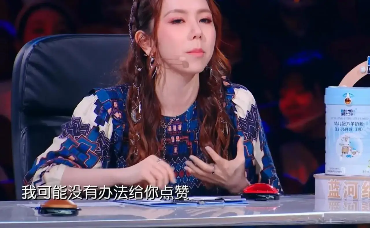 “油王”田一名坐拥887万粉丝却被邓紫棋淘汰,光靠油腻走不长久 “油王”田一名坐拥887万粉丝却被邓紫棋淘汰,光靠油腻走不长久