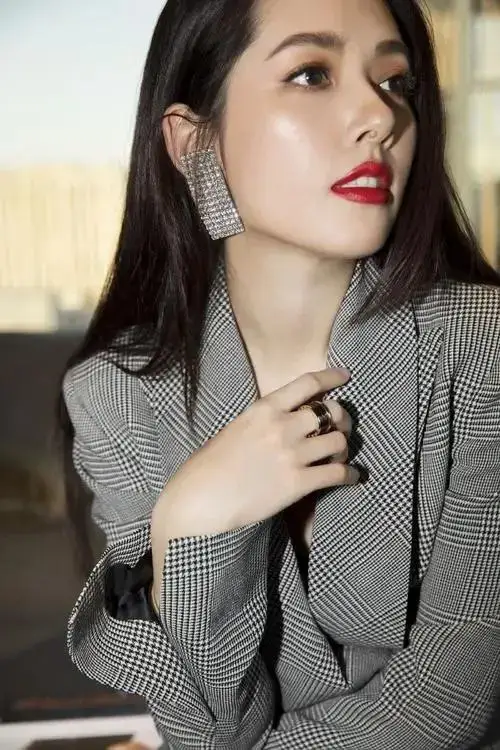 郭碧婷VS奚梦瑶美照:同为豪门贵妇,你更加喜欢谁呢? 郭碧婷VS奚梦瑶美照:同为豪门贵妇,你更加喜欢谁呢?