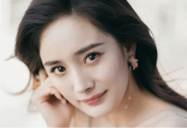 杨颖的英文名Angelababy看似洋气,老外听到却笑了:没文化 杨颖的英文名Angelababy看似洋气,老外听到却笑了:没文化