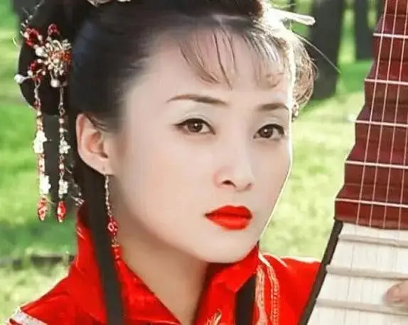蒋勤勤不负“水灵”美名,但当家主母造型太拉夸 蒋勤勤不负“水灵”美名,但当家主母造型太拉夸