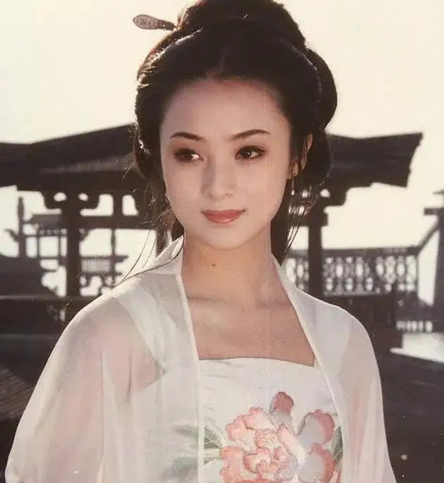 蒋勤勤不负“水灵”美名,但当家主母造型太拉夸 蒋勤勤不负“水灵”美名,但当家主母造型太拉夸