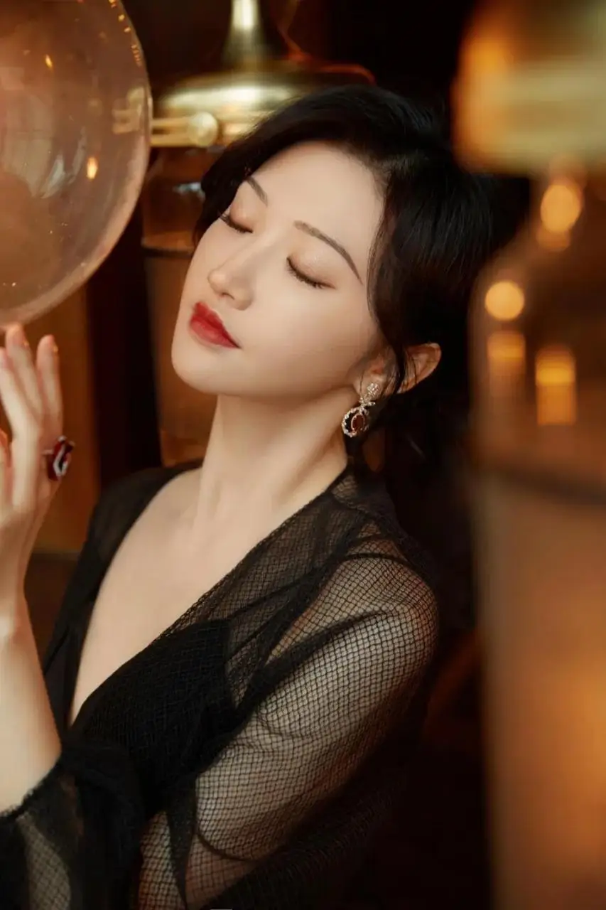 景甜 百花刺绣礼服优雅极致
