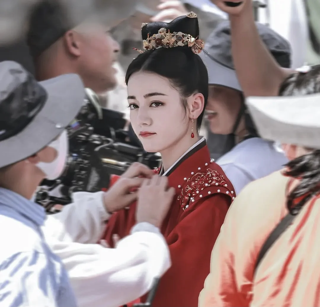 《安乐传》杀青啦!迪丽热巴太美,龚俊很俊,刘宇宁造型很惊艳 《安乐传》杀青啦!迪丽热巴太美,龚俊很俊,刘宇宁造型很惊艳
