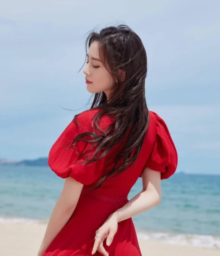 一袭红衣的女星们,杨颖杨幂宋茜热巴等谁最美呢 一袭红衣的女星们,杨颖杨幂宋茜热巴等谁最美呢