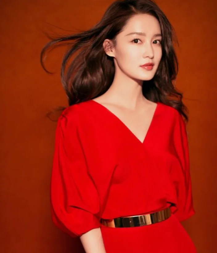 一袭红衣的女星们,杨颖杨幂宋茜热巴等谁最美呢 一袭红衣的女星们,杨颖杨幂宋茜热巴等谁最美呢
