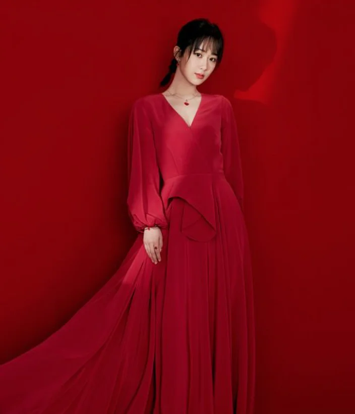 一袭红衣的女星们,杨颖杨幂宋茜热巴等谁最美呢 一袭红衣的女星们,杨颖杨幂宋茜热巴等谁最美呢
