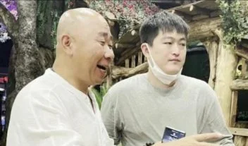赵本山的儿子在直播中说自己的工资不到一万元，你怎么看？