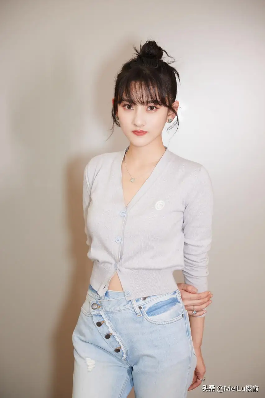 宋祖儿太可爱了,清新的气质如同邻家女孩,少女风满满 宋祖儿太可爱了,清新的气质如同邻家女孩,少女风满满