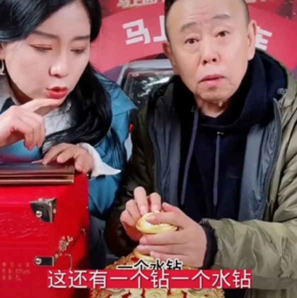 继“43度飞天”之后，潘长江直播卖酒又“翻车”，网友：满嘴胡说