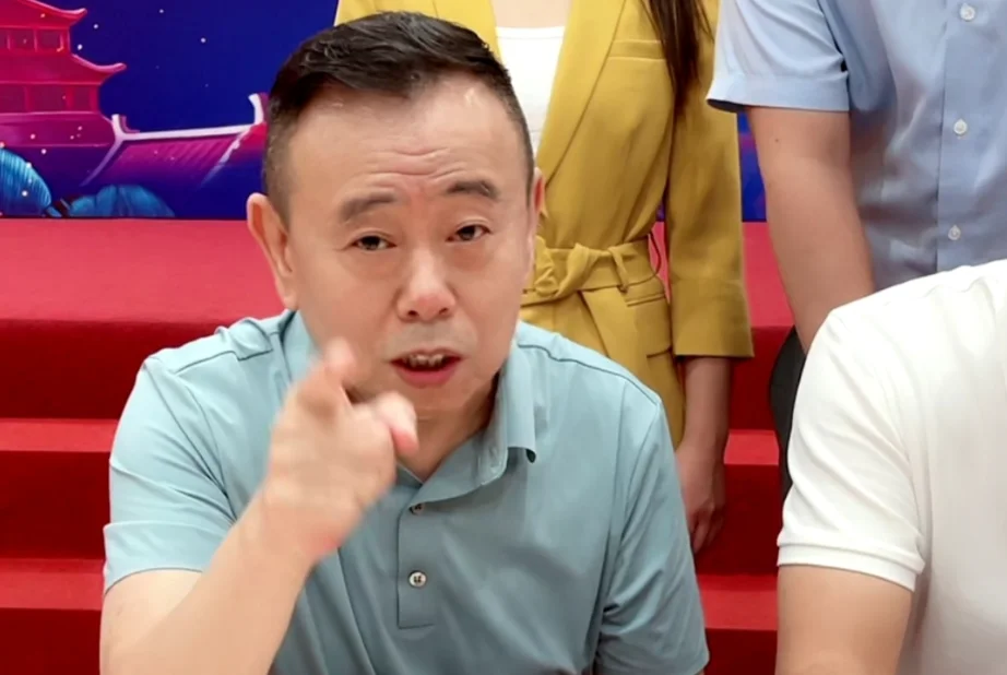 继“43度飞天”之后，潘长江直播卖酒又“翻车”，网友：满嘴胡说