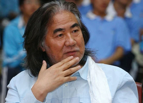 成龙外甥惹怒张纪中,被狂甩几个巴掌,他到底做了什么事? 成龙外甥惹怒张纪中,被狂甩几个巴掌,他到底做了什么事?