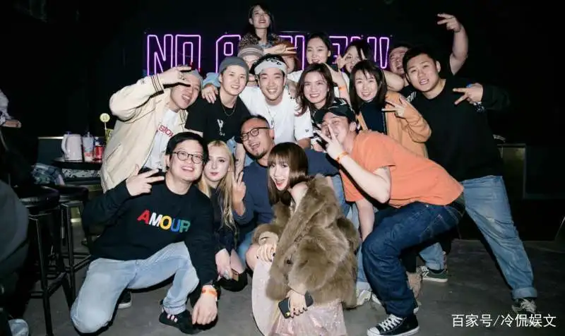 水木年华登台演出,却被23岁评委嘲讽,应了张学友当年说的什么? 水木年华登台演出,却被23岁评委嘲讽,应了张学友当年说的什么?