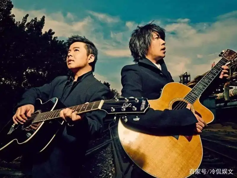 水木年华登台演出,却被23岁评委嘲讽,应了张学友当年说的什么? 水木年华登台演出,却被23岁评委嘲讽,应了张学友当年说的什么?