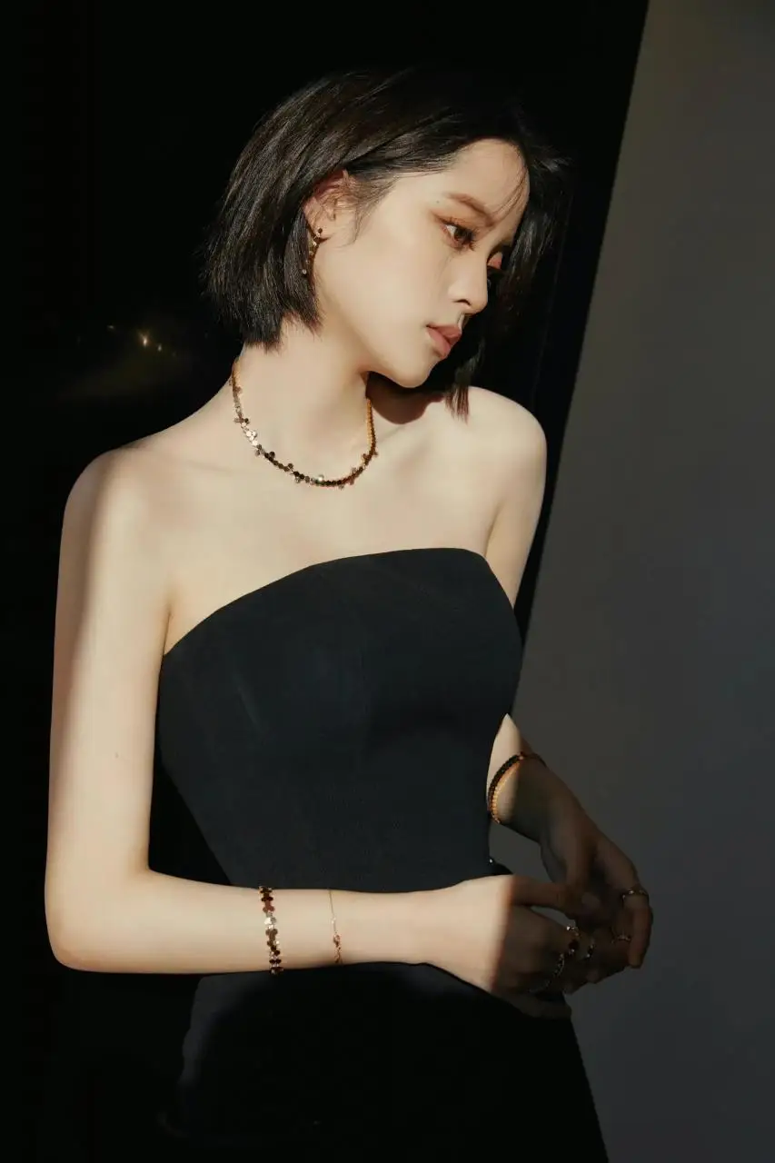 欧阳娜娜活动造型,短发的娜娜真的不错 欧阳娜娜活动造型,短发的娜娜真的不错