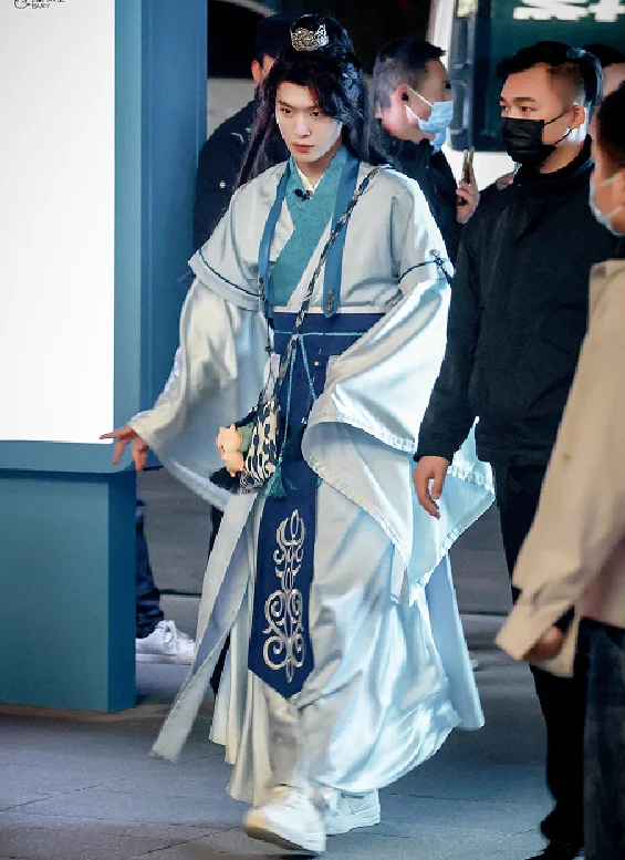 杨洋也被带偏了,和关晓彤范丞丞跳先生请出山,惨遭杨迪魔性吐槽 杨洋也被带偏了,和关晓彤范丞丞跳先生请出山,惨遭杨迪魔性吐槽