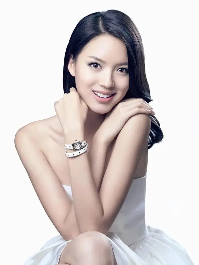中国首位“世界小姐”冠军张梓琳：气质优雅美艳动人（每张都美）