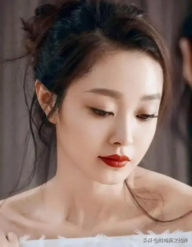 宋轶的气质是与生俱来的，宋轶身上有种独特的魅力和美丽