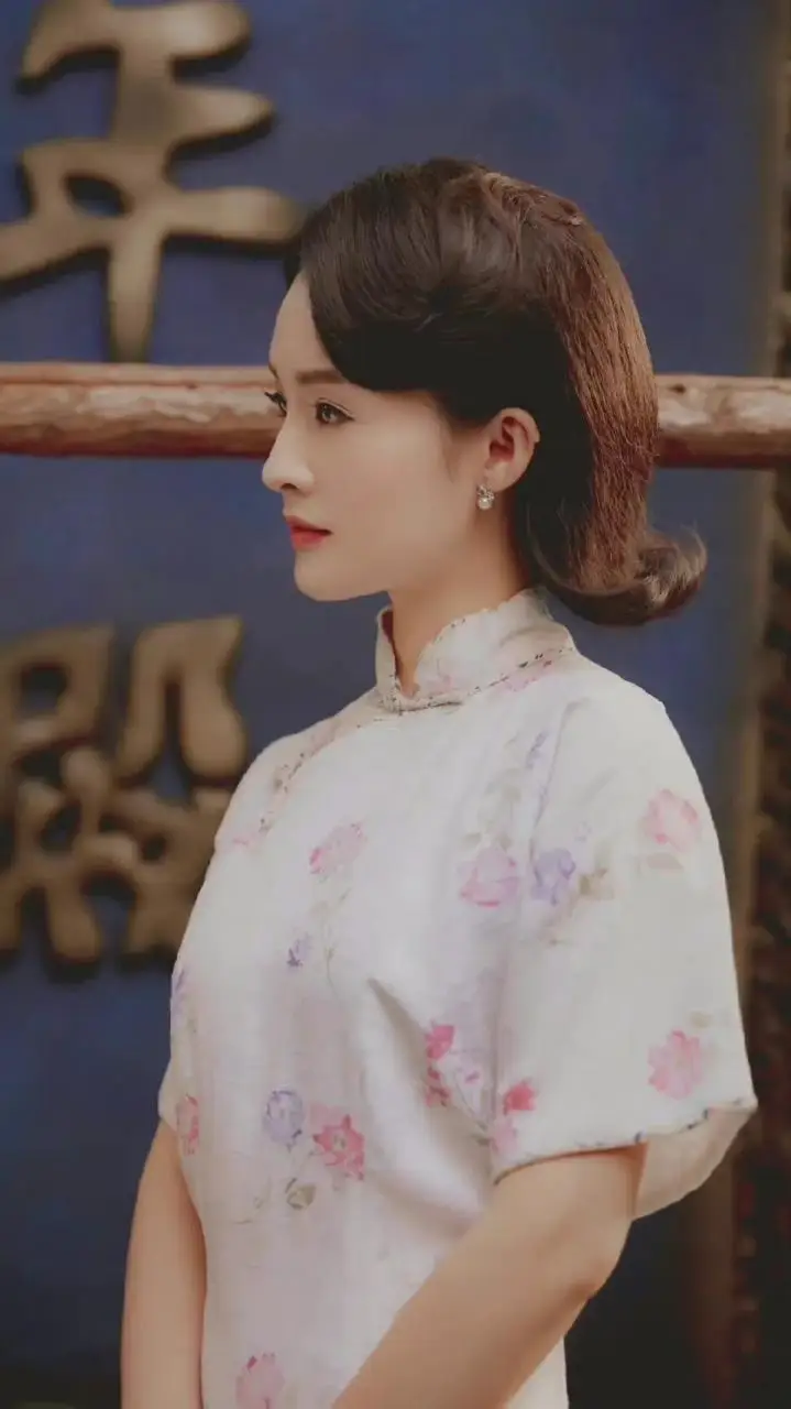 李沁旗袍壁纸