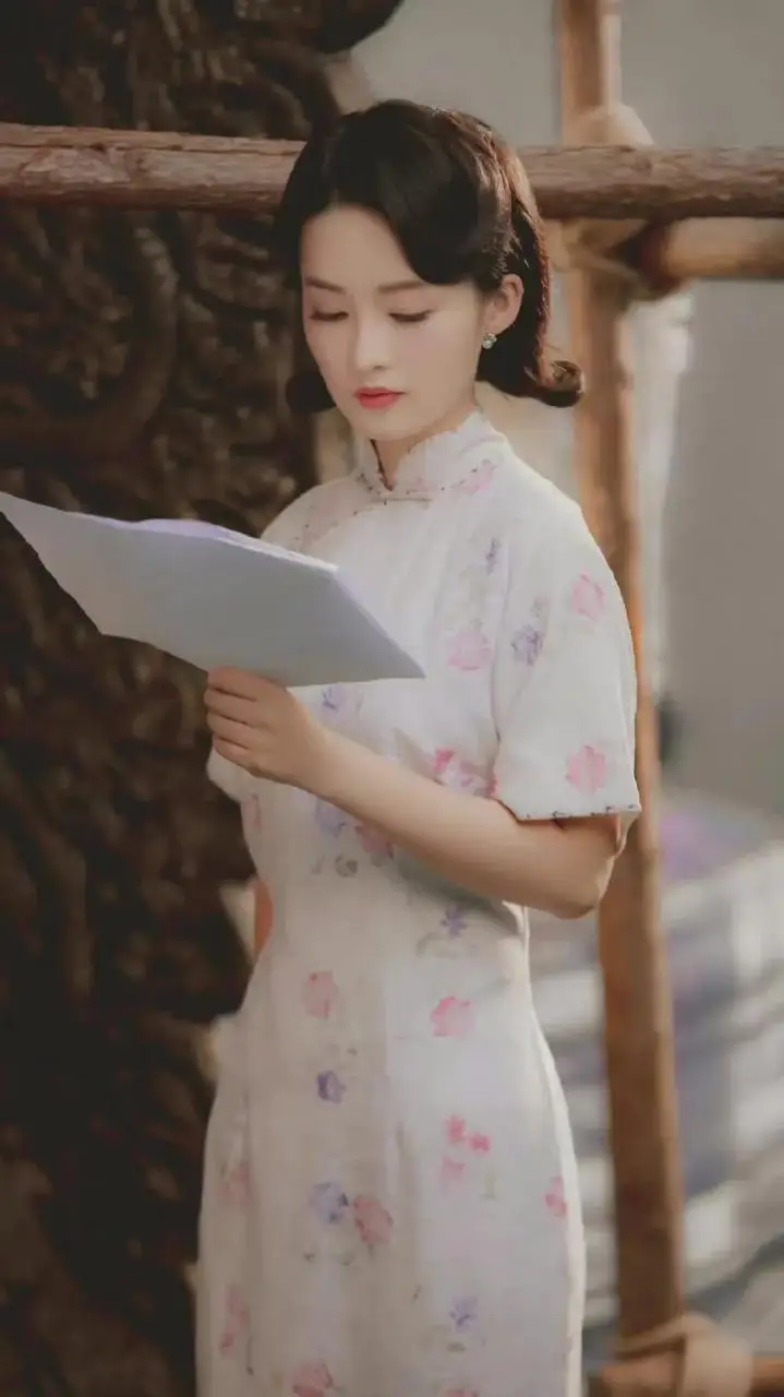 李沁旗袍壁纸