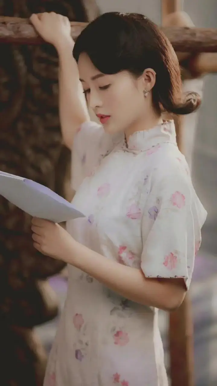 李沁旗袍壁纸
