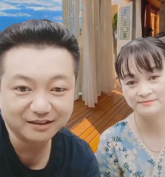 陈亚男父母有多豪?后备箱洒落16万现金,十几万的金条用塑料袋装 陈亚男父母有多豪?后备箱洒落16万现金,十几万的金条用塑料袋装