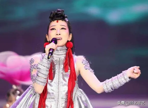 “假唱歌手”萨顶顶大变样,一张网红脸让人认不出,逆向转型? “假唱歌手”萨顶顶大变样,一张网红脸让人认不出,逆向转型?