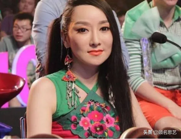 “假唱歌手”萨顶顶大变样,一张网红脸让人认不出,逆向转型? “假唱歌手”萨顶顶大变样,一张网红脸让人认不出,逆向转型?