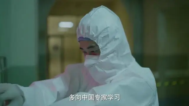 《埃博拉前线》郑书鹏回忆与盖姆斯的过往，与何欢谈心，双双落泪