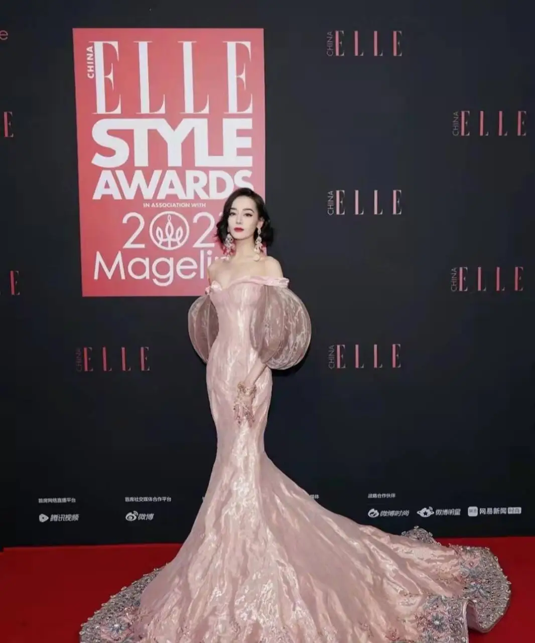 迪丽热巴绝美的红毯造型,哪张惊艳到了你? 迪丽热巴绝美的红毯造型,哪张惊艳到了你?