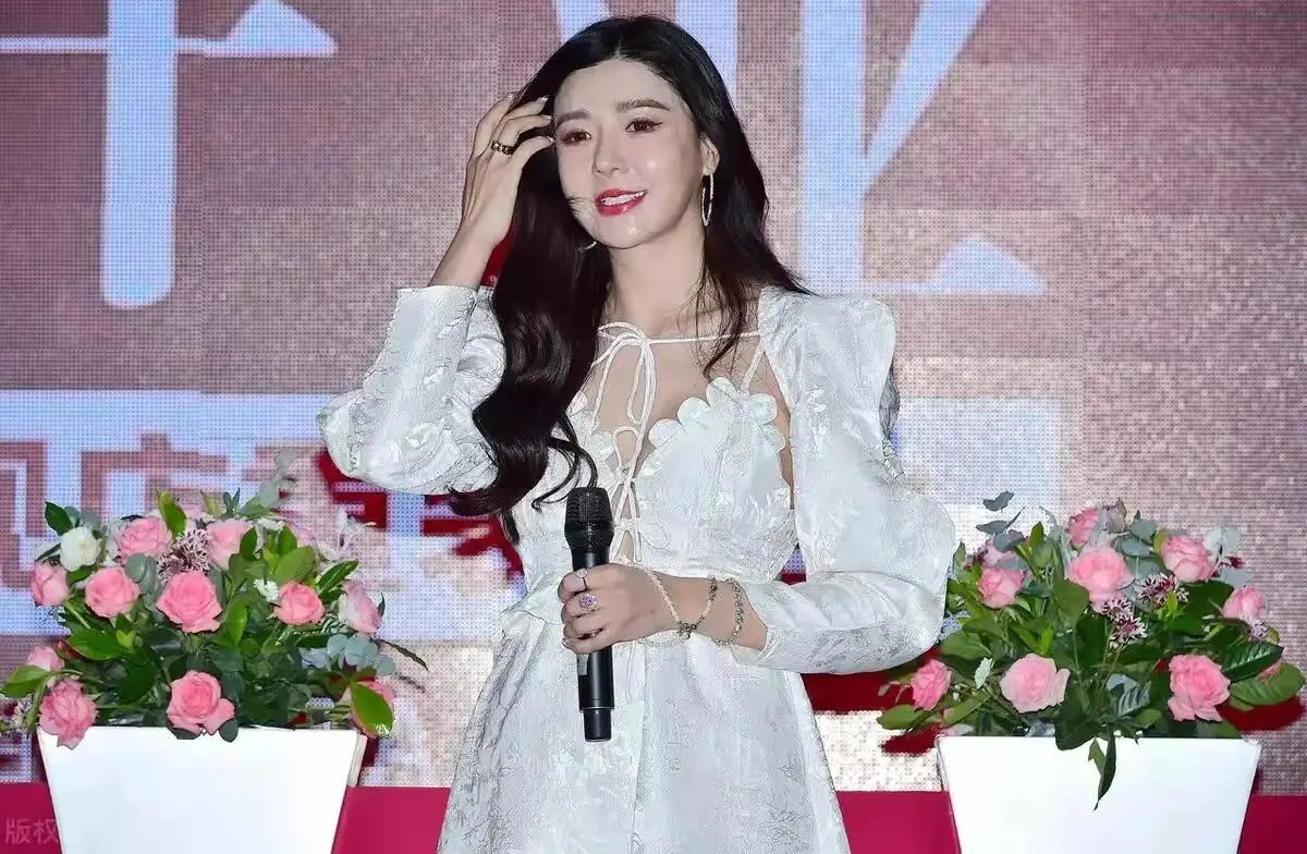周韦彤高清照曝光,网友幻想破灭,女神气质荡然无存 周韦彤高清照曝光,网友幻想破灭,女神气质荡然无存