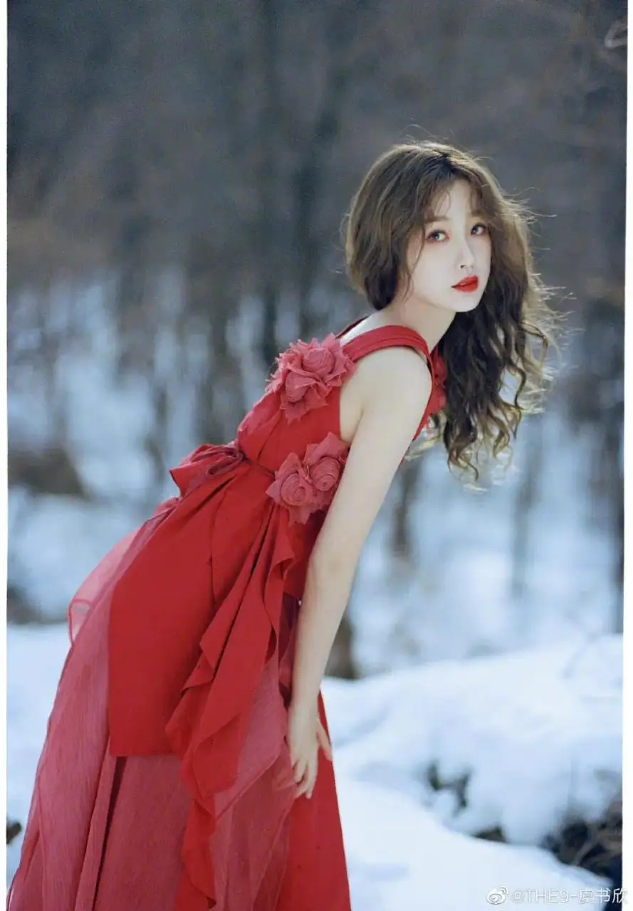 黄明昊和虞书欣的冬日雪景大片好配是怎么回事?突然有点磕 黄明昊和虞书欣的冬日雪景大片好配是怎么回事?突然有点磕