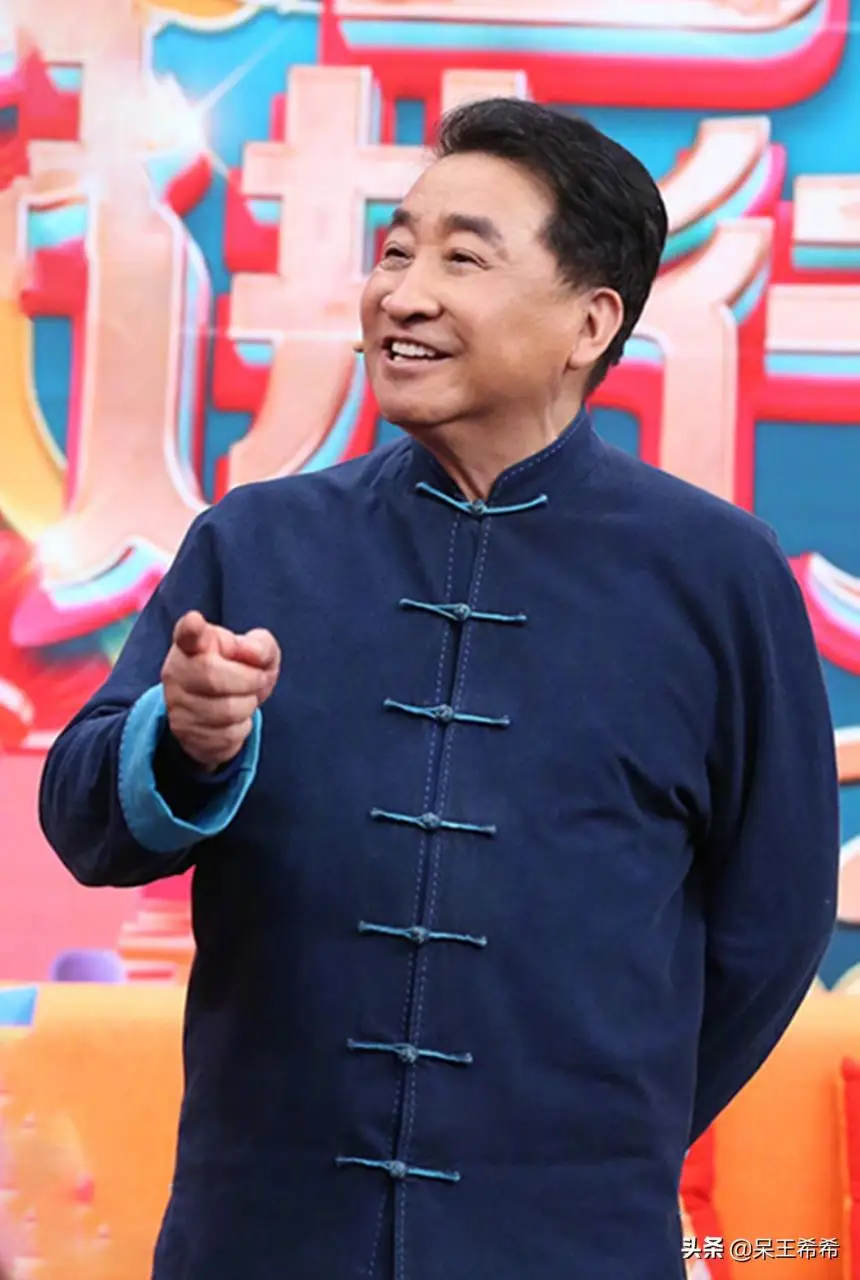 央视《春晚进行时》官宣，主持阵容公开，管彤担任C位