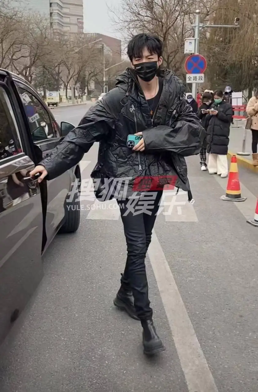 2022虎年央视元宵晚会录制 金晨毛晓彤魏翔等现身 2022虎年央视元宵晚会录制 金晨毛晓彤魏翔等现身