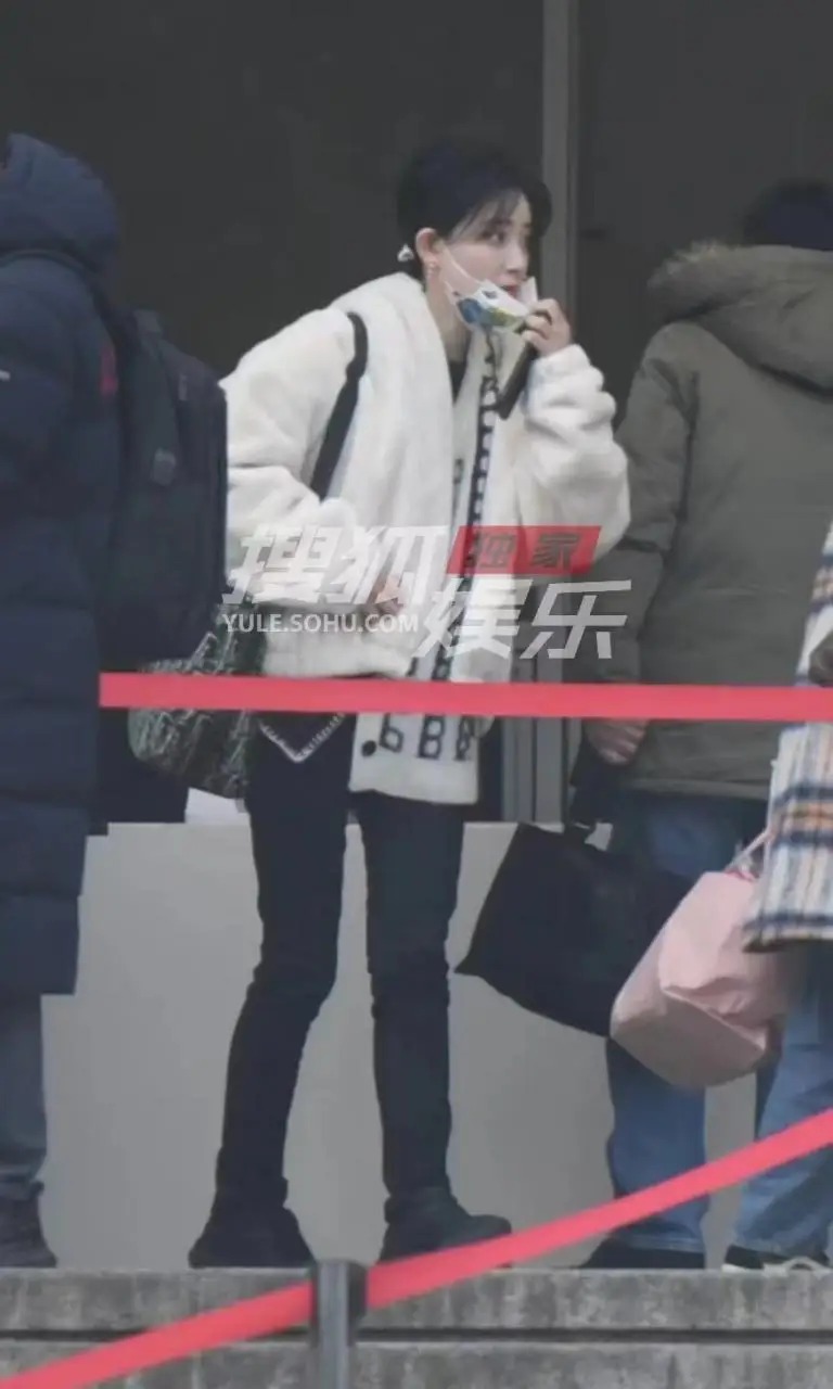 2022虎年央视元宵晚会录制 金晨毛晓彤魏翔等现身 2022虎年央视元宵晚会录制 金晨毛晓彤魏翔等现身