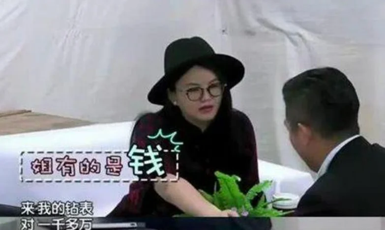 46岁李湘离婚后脸小一圈!手上钻石大到像颗糖,一块手表价格百万 46岁李湘离婚后脸小一圈!手上钻石大到像颗糖,一块手表价格百万