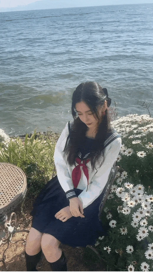Angelababy生日现场照曝光,身穿绿色闪光裙宛若精灵少女 Angelababy生日现场照曝光,身穿绿色闪光裙宛若精灵少女