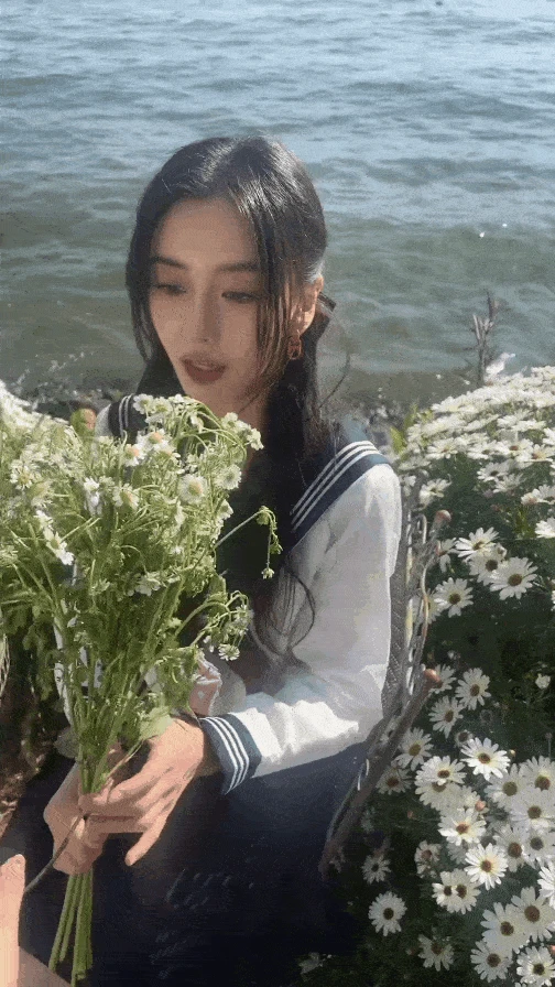 Angelababy生日现场照曝光,身穿绿色闪光裙宛若精灵少女 Angelababy生日现场照曝光,身穿绿色闪光裙宛若精灵少女