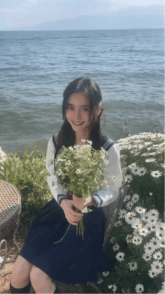 Angelababy生日现场照曝光,身穿绿色闪光裙宛若精灵少女 Angelababy生日现场照曝光,身穿绿色闪光裙宛若精灵少女