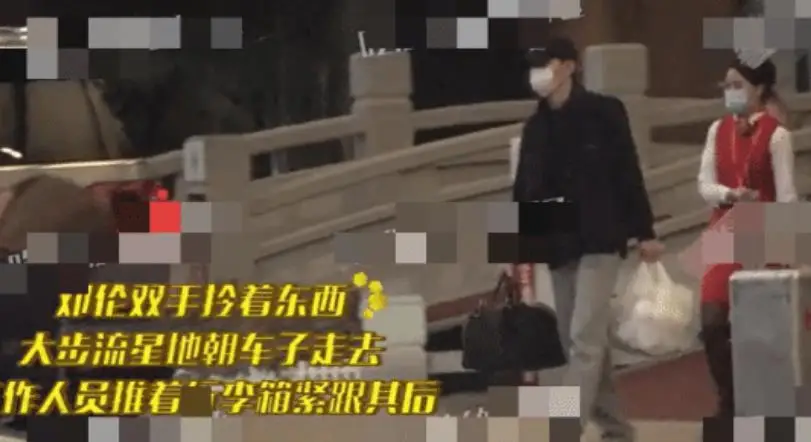 邓伦彻底凉了!税务风波后落寞现身,独自拎大包被嘲自作自受 邓伦彻底凉了!税务风波后落寞现身,独自拎大包被嘲自作自受