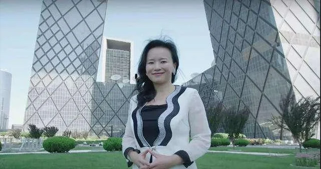 央视女主持成蕾，潜藏了18年的“澳方间谍”，说错1句话泄露身份