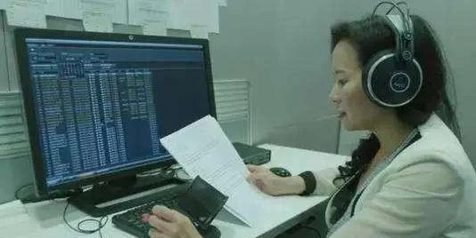 央视女主持成蕾，潜藏了18年的“澳方间谍”，说错1句话泄露身份