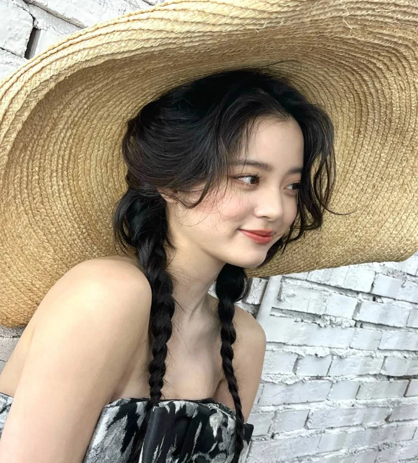 欧阳娜娜化身甜美系女孩，双马尾造型，太惹人爱了