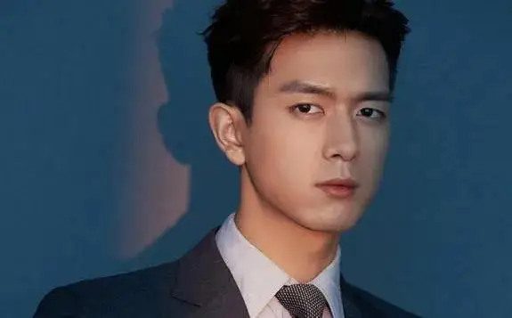 李现:收到了白敬亭送的球鞋,挺好 李现:收到了白敬亭送的球鞋,挺好
