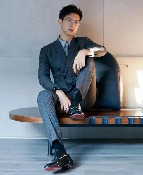 李现:收到了白敬亭送的球鞋,挺好 李现:收到了白敬亭送的球鞋,挺好