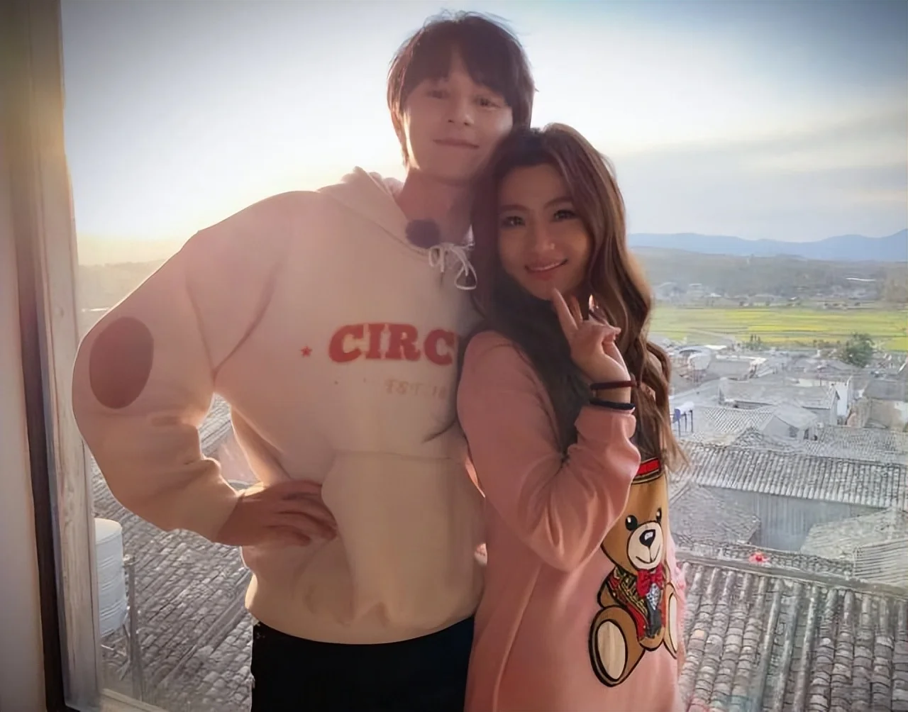 与Selina分手后张轩睿被曝新恋情,女方年轻漂亮,经纪人发声默认 与Selina分手后张轩睿被曝新恋情,女方年轻漂亮,经纪人发声默认