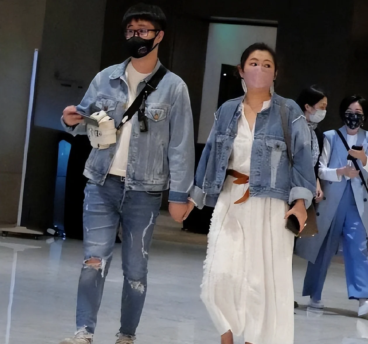 与Selina分手后张轩睿被曝新恋情,女方年轻漂亮,经纪人发声默认 与Selina分手后张轩睿被曝新恋情,女方年轻漂亮,经纪人发声默认