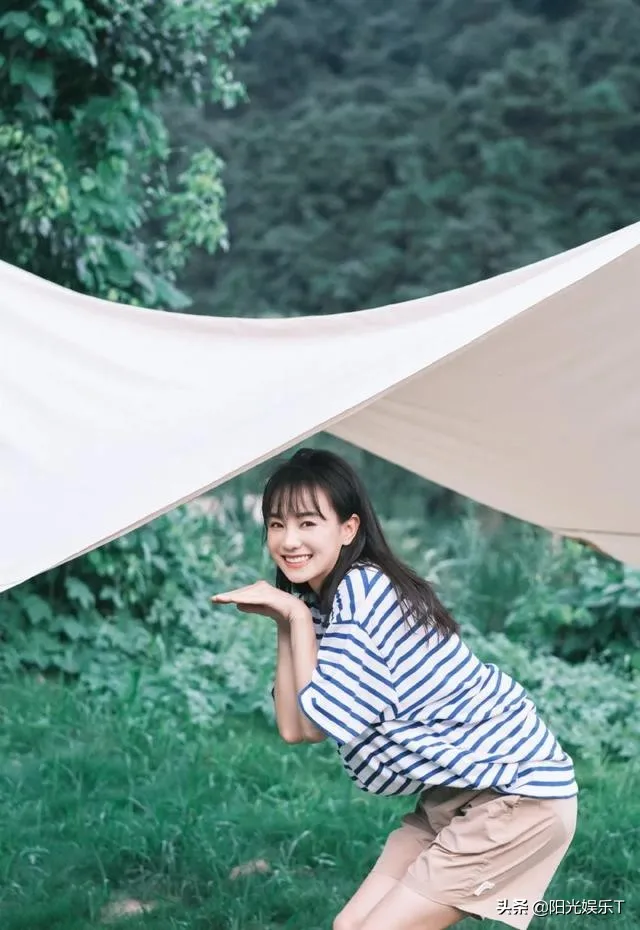 胡意旋，笑容甜美可人的治愈系女神，你认识她吗？