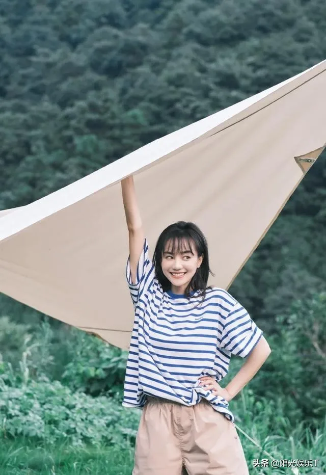 胡意旋，笑容甜美可人的治愈系女神，你认识她吗？
