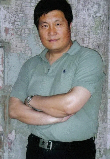 “玉皇大帝”扮演者王卫国回老家祭祖，发现自己被印在冥币上